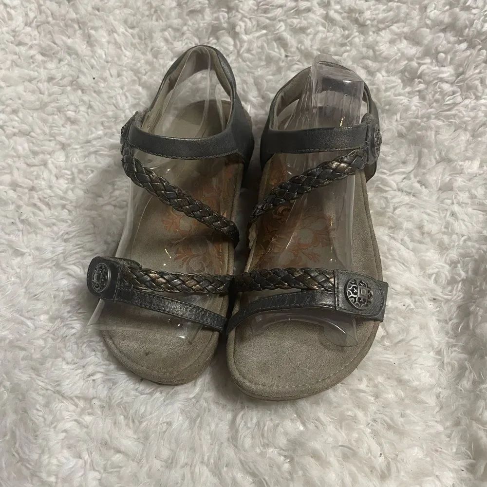 Aetrex Jillian Braided Quarter Strap Metallic Gray Leather sandals SZ7.